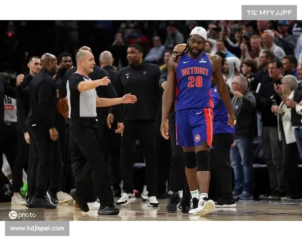7人驱逐!NBA赛场爆发史诗级混战,两队恩怨彻底升级! 7人驱逐!NBA赛场爆发史诗级混战,两队恩怨彻底升级!