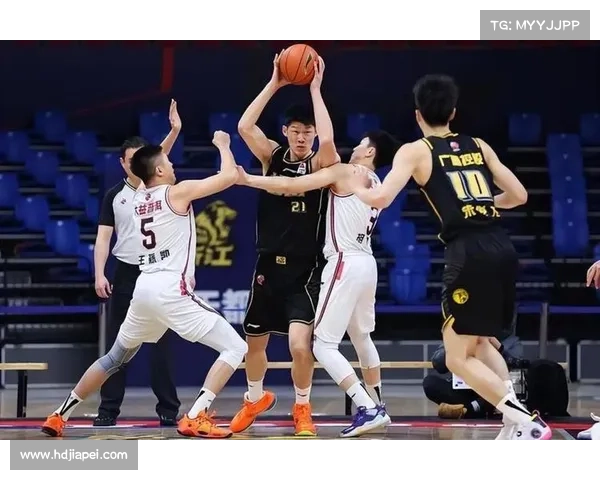 CBA疯狂一夜!广东逆袭新疆,辽篮坠落第8,王世龙下课震碎铁王座 CBA疯狂一夜!广东逆袭新疆,辽篮坠落第8,王世龙下课震碎铁王座
