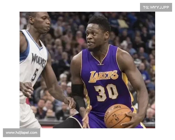 NBA冠戒之最:字母哥刚拿的戒指306颗钻不算多,猛龙640钻创纪录 NBA冠戒之最:字母哥刚拿的戒指306颗钻不算多,猛龙640钻创纪录